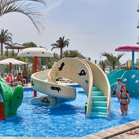 MeliSea ApartHotel Alezzi Beach Năvodari Exterior foto